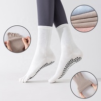 Chaussettes de yoga à cinq doigts pour femmes, antidérapantes, pour Pilates, amincissantes, en coton, avec logo sur le revers