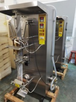 Machine de remplissage et de scellage automatique de sachets d'eau pure en plastique / Machine de remplissage d'eau / Machine de fabrication de sachets d'eau