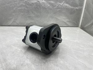 OEM ODM DESIGN Hydraulic Gear <b>Pump</b> C22.4 38127 Air intake: 1 inch Outlet: 3/4 inch Gear <b>Pump</b> - Product Image 3