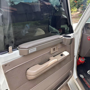 Organizador de coche con soporte magnético marrón para portavasos en el reposabrazos de la puerta, para Land Cruiser 70 76 79 LC70 LC75 LC76 LC78 LC79 Accesorios 02 Marrón - Product Image 1