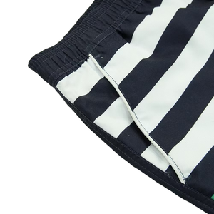Short de bain chic pour homme à imprimé marbré, poches contrastantes vibrantes, séchage rapide, idéal pour le surf et les vacances d'été - Product Image 6