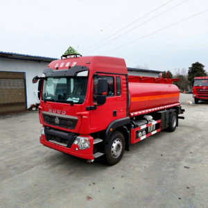 Camion-citerne à huile inflammable HOWO TX Sinotruck 4x2 6 roues 10000L/2500 gallons à vendre - Product Image 1