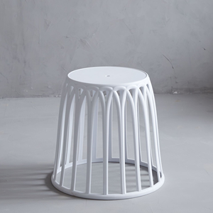 Petit tabouret <span class=keywords><strong>bas</strong></span> ou <span class=keywords><strong>panier</strong></span> <span class=keywords><strong>à</strong></span> vêtements simple et pratique en plastique Offre Spéciale bon marché pour l'extérieur ou pour la chambre - Product Image 1