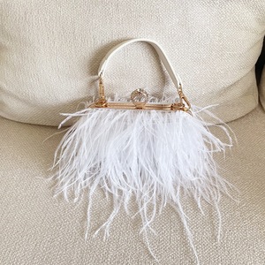 <span class=keywords><strong>Borsa</strong></span> a Spalla Elegante in Piume Soffici <span class=keywords><strong>Fucsia</strong></span> Brillante con Chiusura a Scatto a Forma di Anello con Diamanti in Cristallo, Pochette da Sera per Serate di Gala e Cene - Product Image 2