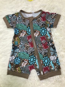 Cofanetto a Sorpresa Limitato: Pagliaccetto Morbido Personalizzato in Bambù con Cerniera, Pigiamino Casual di Alta Qualità per Neonati e Bambini - Product Image 3