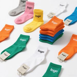 Chaussettes de sport pour hommes et femmes de créateurs Chaussettes en gros drôles et heureuses personnalisées - Product Image 1