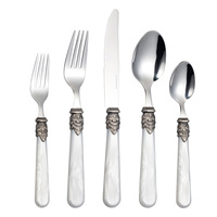 Luxuriöses Metall-Acryl Besteck-Set im Westlichen Stil mit Buff Wheel Polierung Elegantes Steakmesser Gabel und Löffel Geschenkset