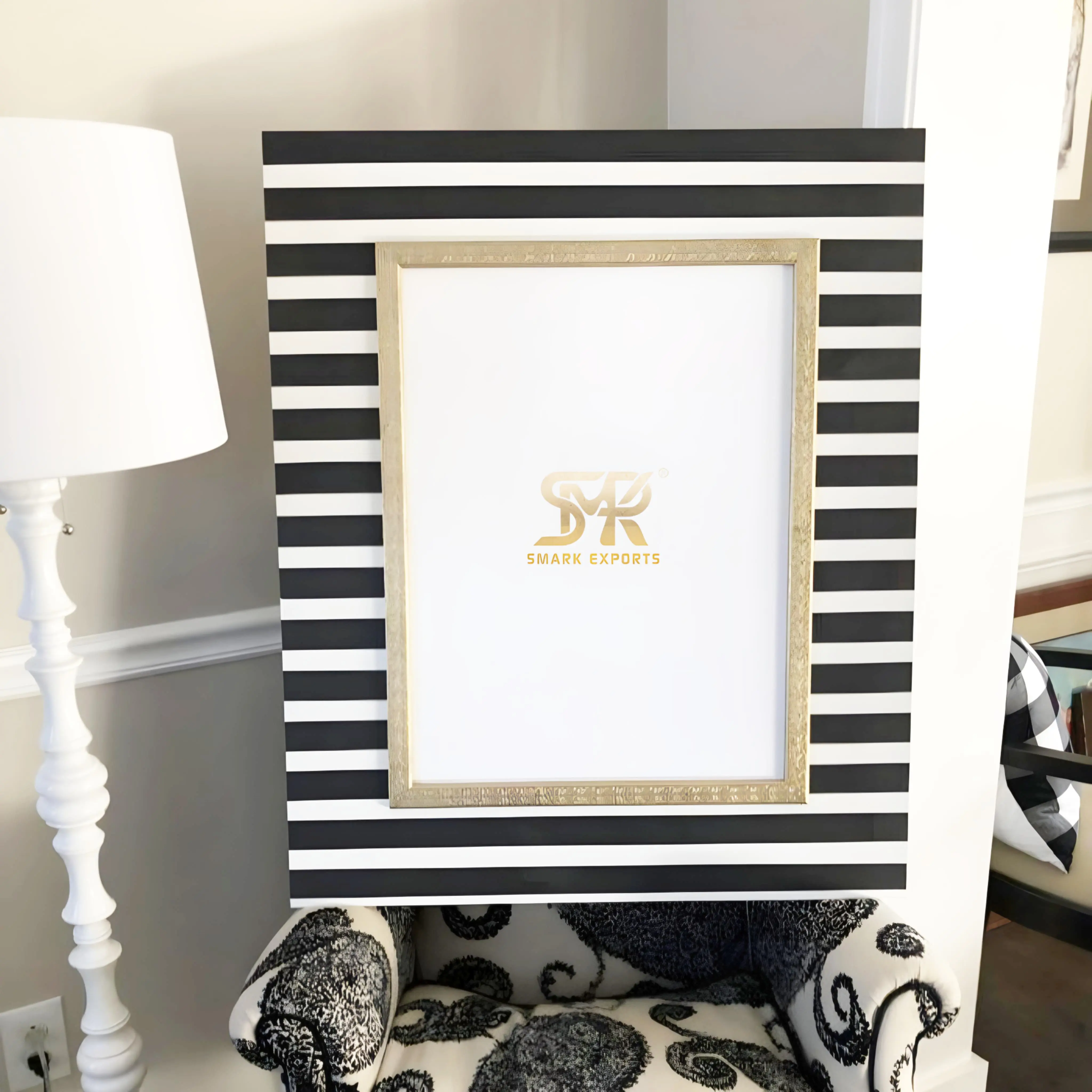 Customcraft khung ảnh nhựa trắng và đen: Độ tương phản thanh lịch cho trang trí nhà cá nhân và quà tặng đáng nhớ của smarkempports