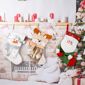 Chaussette de Noël tricotée dorée avec motif Père Noël et Bonhomme de neige, sac cadeau pour la fête de Noël en famille - Product Image 2