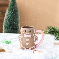 Mug en céramique 3D en forme d'homme en pain d'épices, nouveauté, avec nœud rose, cœurs et yeux noirs, mignon, artistique et fantaisiste