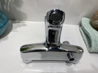 Robinetterie de douche murale pour salle de bain, en zinc chromé, triple poignée, jet de pluie, cartouche céramique douce, design moderne poli, eau chaude et froide