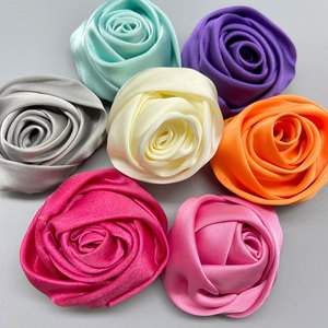 Tela satinada con diseño de capullo de rosa 3D de 4.5cm para accesorios de cabello, ropa, zapatos, sombreros y manualidades. - Product Image 1