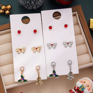 Pendientes <span class=keywords><strong>de</strong></span> tuerca <span class=keywords><strong>de</strong></span> Navidad chapados en oro Jolly Trendy, colgante <span class=keywords><strong>de</strong></span> acebo <span class=keywords><strong>de</strong></span> cuentas rojas para mujeres jóvenes <span class=keywords><strong>con</strong></span> elementos chapados en plata y diamantes - Product Image 1