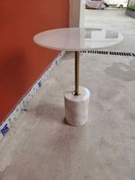 Table basse en marbre blanc