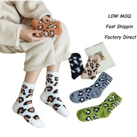 Chaussettes d'hiver chaudes et moelleuses pour femmes, en polaire corail à imprimé léopard, en polyester épais, pour usage quotidien à la maison, vente en gros, faible MOQ, OEM accepté