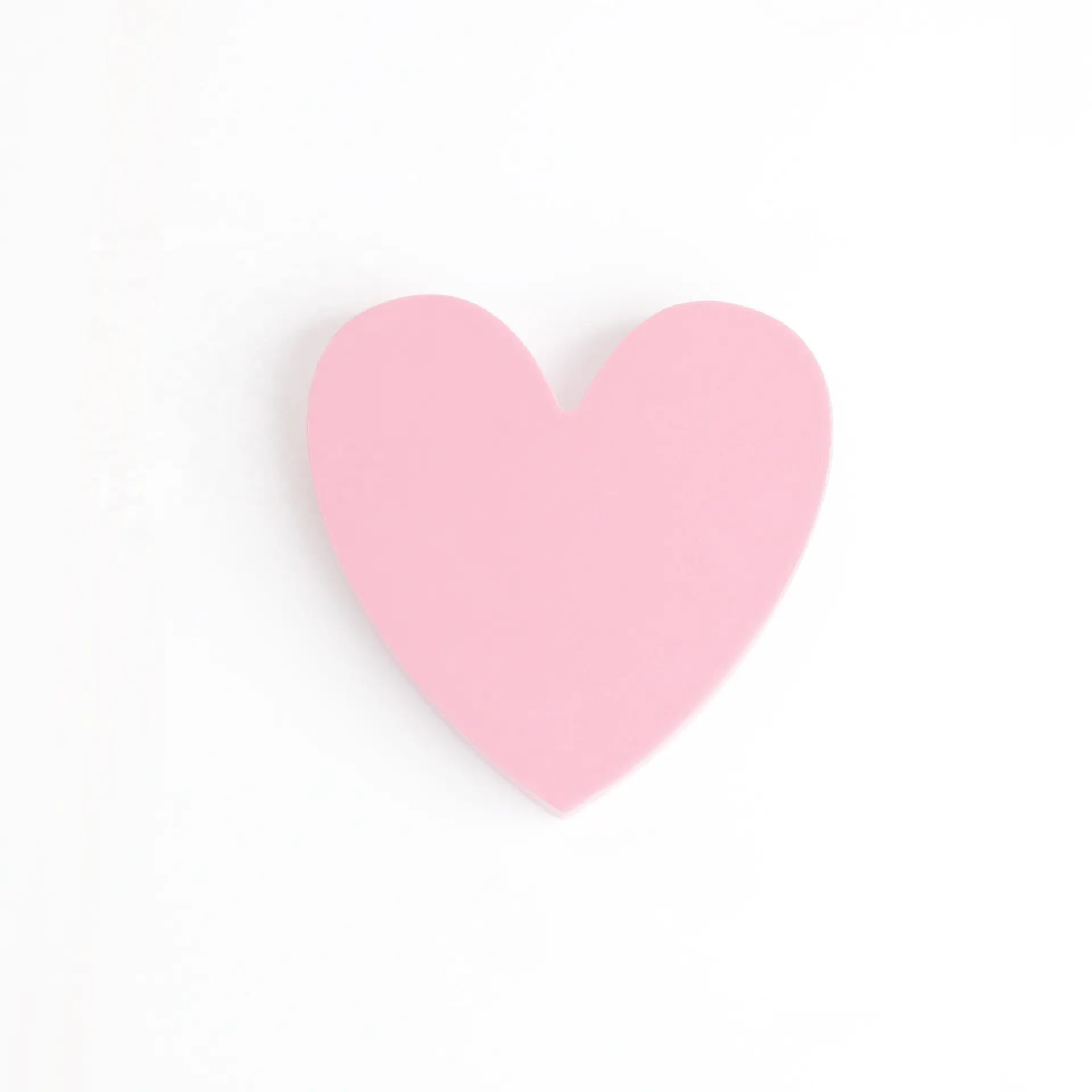 Ornamen hati merah muda bagian tengah kayu hadiah tanda meja kayu untuk Hari Valentine