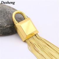 Accessoires de quincaillerie de sac Sac en alliage de zinc Fashion Lock Tassel Hanging Spike Package Is Hanged Adorn