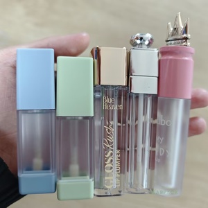 Vuông New Arrival biểu tượng tùy chỉnh rỗng <span class=keywords><strong>Lipgloss</strong></span> ống nhựa <span class=keywords><strong>container</strong></span> Lip Gloss ống với bàn chải lớn Cây Đũa phép lớn và hộp - Product Image 1