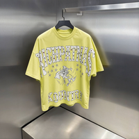 T-shirt Homme Jaune Clair Motif Cowboy Western Rivets Étoiles Imprimé Coupe Courte Oversize Épaules Tombantes Streetwear Nouvelle Collection 2025