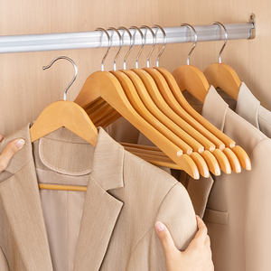 شماعات خشبية ورفوف ملابس للمعاطف بلون طبيعي من مورد الشماعات الصيني الشهير - Product Image 4