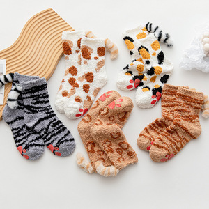 Vente en gros de chaussettes moelleuses à patte de <span class=keywords><strong>chat</strong></span> mignonne pour femmes avec queue de <span class=keywords><strong>chat</strong></span> Chaussettes en molleton de corail Chaussettes confortables Anima Fuzzy Slipper - Product Image 5