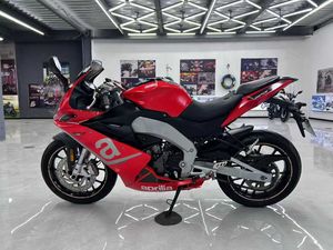 Moto <span class=keywords><strong>de</strong></span> rue à essence <span class=keywords><strong>d</strong></span>'<span class=keywords><strong>occasion</strong></span> Aprilia, modèle 150, avec refroidissement par eau et injection électronique <span class=keywords><strong>de</strong></span> carburant, 150cc, équipée <span class=keywords><strong>de</strong></span> ABS - Product Image 3