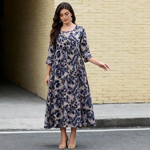 Robe Abaya élégante en polyester imprimé de luxe pour femmes musulmanes, tenue de soirée personnalisée pour occasions spéciales au Moyen-Orient - Product Image 3