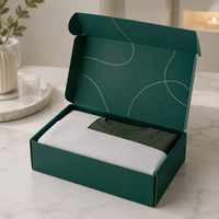 Boîte d'expédition pliable en carton ondulé pour vêtements avec logo imprimé et insert de protection