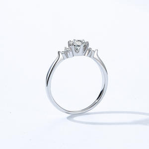 Nouvelle bague en argent 925, style luxe léger, au design féminin et haut de gamme, design géométrique pour les alliances et les bagues de fiançailles - Product Image 2