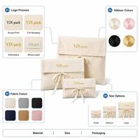Pochette enveloppe en coton naturel personnalisée |   Pochette anti-poussière en coton doux avec lien en ruban, vente en gros OEM, MOQ 100
