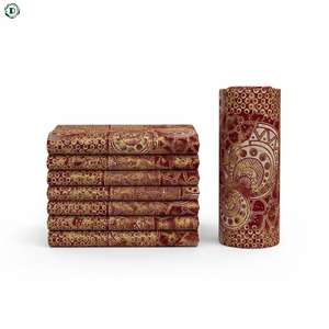 Tissu imprimé <span class=keywords><strong>africain</strong></span> <span class=keywords><strong>rouge</strong></span> décoré de paillettes dorées et de strass. Ce tissu est également connu sous le nom de Ankara ou de tissu imprimé hollandais. - Product Image 2