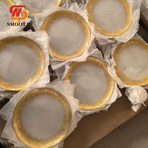 จานรองแก้วลายทองคำทรงกลมขนาด 13 นิ้ว จาก SMOOTH Wholesale งานเพ้นท์มือ สไตล์โมเดิร์นหรูหรา สำหรับงานแต่งงานและงานเลี้ยงอาหารค่ำ - Product Image 3