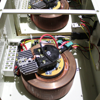 Stabilisateur de tension numérique automatique 500/1000/1500 VA SVC/TND monophasé AC 230V 3kW à commande par relais, efficacité 90%, 50/60Hz