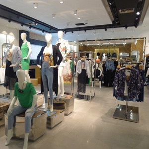 Thời Trang Nam Giới Của Mặc Cửa Hàng Nội Thất Showroom Thợ May Trang Trí Bố Trí Quần Áo Nam Giới Cửa Hàng Hiển Thị Lịch Thi Đấu Trung Quốc Nhà Sản Xuất - Product Image 3