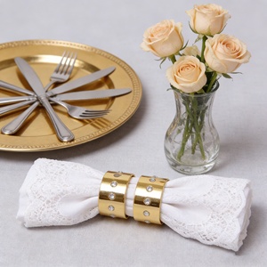 Anneaux <span class=keywords><strong>de</strong></span> <span class=keywords><strong>serviette</strong></span> <span class=keywords><strong>de</strong></span> table dorés <span class=keywords><strong>de</strong></span> style occidental avec accents <span class=keywords><strong>de</strong></span> diamants, design européen/américain, décorations pour serviettes en papier - Product Image 3