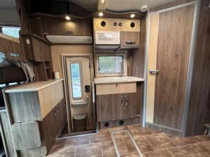 Autocaravanas en Oferta, Compactas y Económicas de 4 Plazas para Compradores con Presupuesto Limitado, Campamentos Recreativos y Viajes de Corta Distancia - Product Image 4