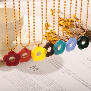 Collar con Colgante de Resina en Forma de Flor, Cadena de Acero Inoxidable Chapada en Oro, Joyería Femenina Linda, Pequeña, Fresca, Simple y Dulce - Product Image 1