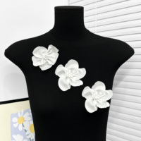 Applique florale 3D en tissu brodé, patch décoratif floral fait main pour vêtements, robes et couture de mariage