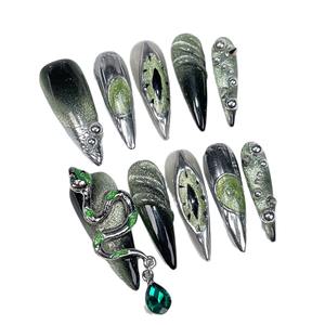 <span class=keywords><strong>Uñas</strong></span> Postizas Francesas de Alta Calidad con Diseño Oscuro de Slytherin, Estilo Punk Metálico, Ojo Turco, Puntas Largas - Product Image 1