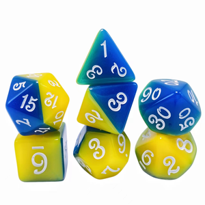 Feeron – Lot de 7 dés polyédriques RPG en acrylique translucide rouge et vert, durables et écologiques, sur le thème des fêtes, pour jeux de société Dungeons & Dragons - Product Image 3