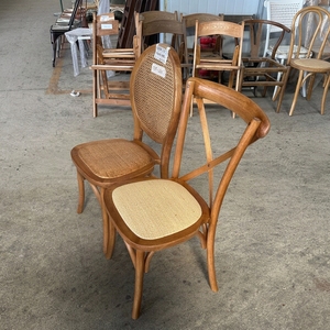 Sedia impilabile moderna <span class=keywords><strong>in</strong></span> <span class=keywords><strong>legno</strong></span> massello con schienale a croce, <span class=keywords><strong>design</strong></span> originale, per matrimoni, ristoranti e caffè - Product Image 5