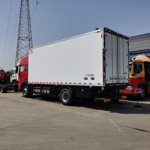 Camion frigorifique professionnel Magitruck Euro 2 pour une livraison fiable de fruits, de fruits de mer et de produits périssables en chaîne du froid - Product Image 4