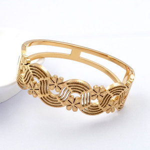 2024 Bán Buôn Sang Trọng 18K Mạ Vàng Chunky Khắc Vòng Đeo Tay Bằng Thép Không Gỉ Với Kim Cương Thép Không Gỉ Bangle Đối Với Phụ Nữ - Product Image 5