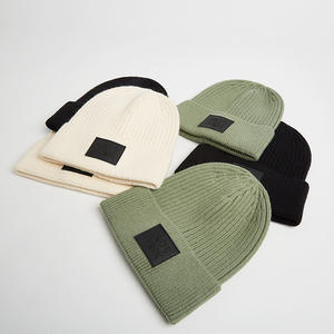 Chapeau en tricot personnalisé Lanhai avec patch |   Bonnet d'hiver en cuir avec patch, ajoutez votre logo, chapeau pour les employés de l'entreprise - Product Image 1