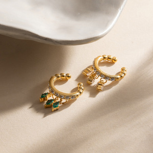Boucles d'oreilles pendantes plaquées or avec cristaux de strass taille émeraude, style bohème pour femme - Product Image 1