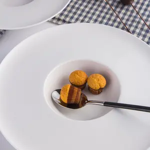 10インチフラットラウンドホワイトレストラン料理食器食器用の新しいデザインの豪華なユニークなボーンチャイナディナープレート