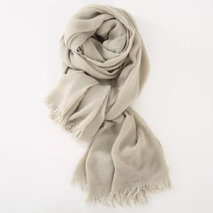 Zifeng OEM moda 100% rayón Color sólido doblado fino arruga fina transpirable suave bufanda pañuelo chal - Product Image 6