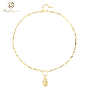 Collar Minimalista <span class=keywords><strong>de</strong></span> Moda para Mujer con Colgante Piramidal <span class=keywords><strong>de</strong></span> Oro <span class=keywords><strong>de</strong></span> 18K y Cadena <span class=keywords><strong>de</strong></span> Latón Chapado, Estilo Versátil y Exclusivo - Product Image 1