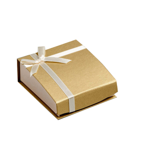 Caja de Regalo Rígida Pequeña Dorada Brillante de Materiales Reciclados al por Mayor con Relieve, Laminación Mate y Recubrimiento UV, Cierre Magnético - Product Image 5