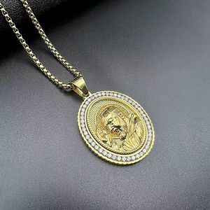 Collier pendentif Jésus Saint en acier inoxydable plaqué or avec zircon, style Hip Hop, pour cadeau - Product Image 3